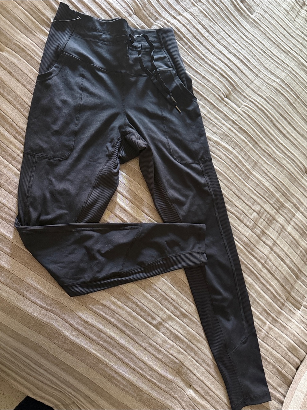 Black glyder legging with light compression
